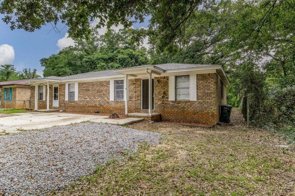 1015 Winton Ave - Photo 2 of 10