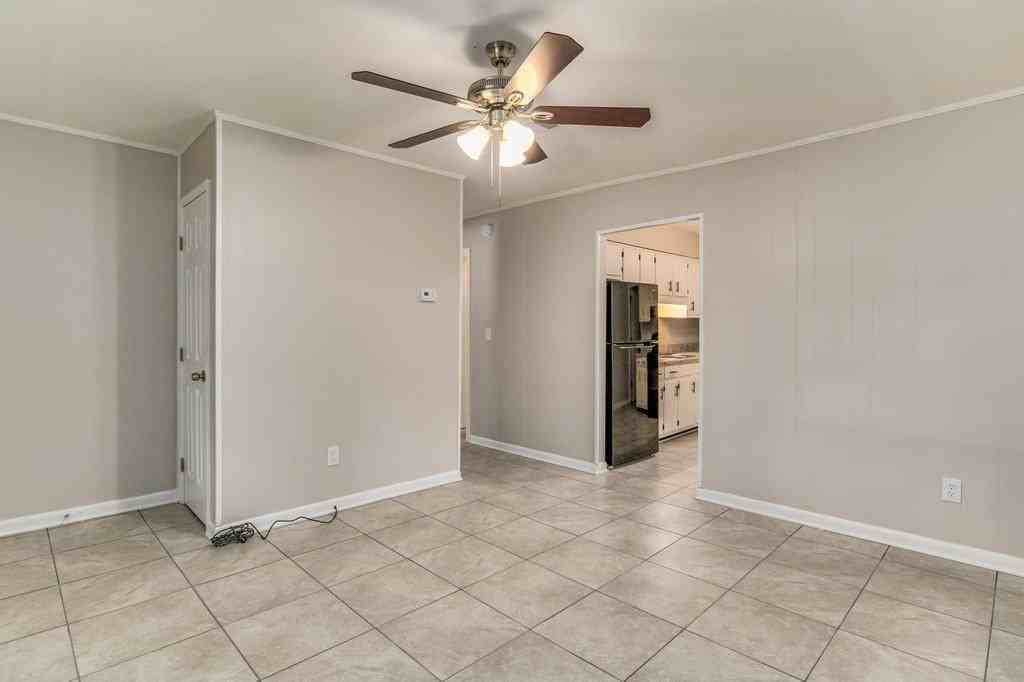 1015 Winton Ave - Photo 3 of 10