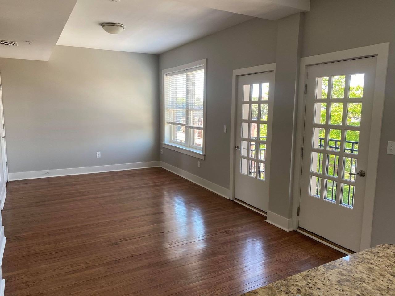 Flats on Howard - Photo 4 of 50