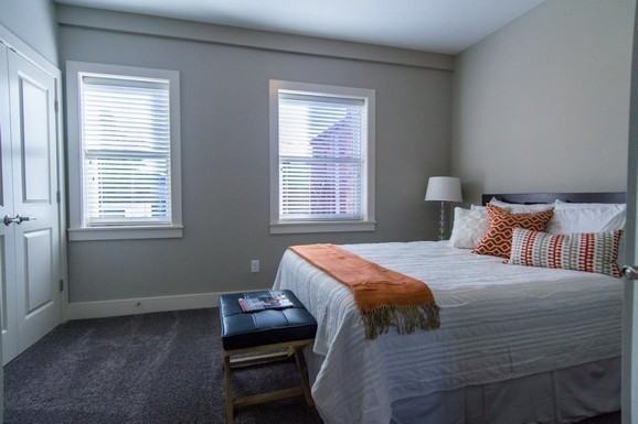 Flats on Howard - Photo 7 of 50