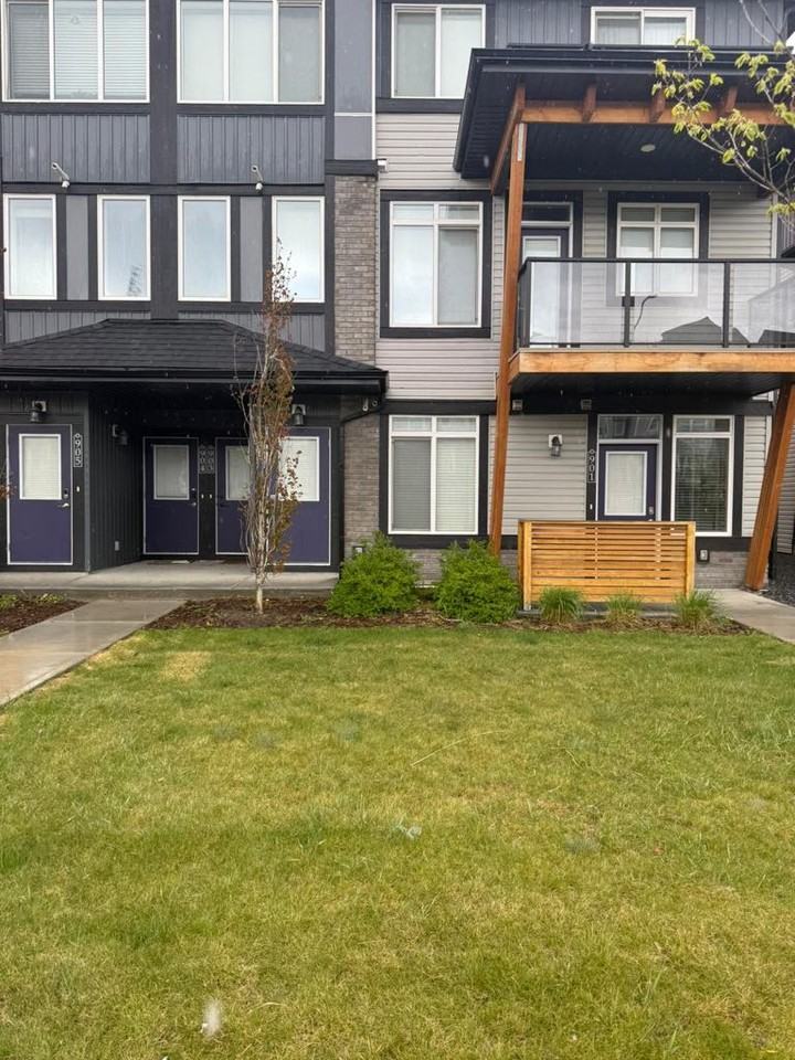 10060 46 St Ne - Photo 2 of 40