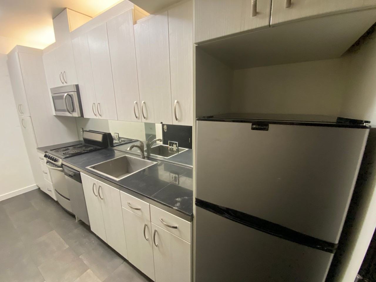 Park Place Apartments | 877 East Park Street - Photo 5 of 7