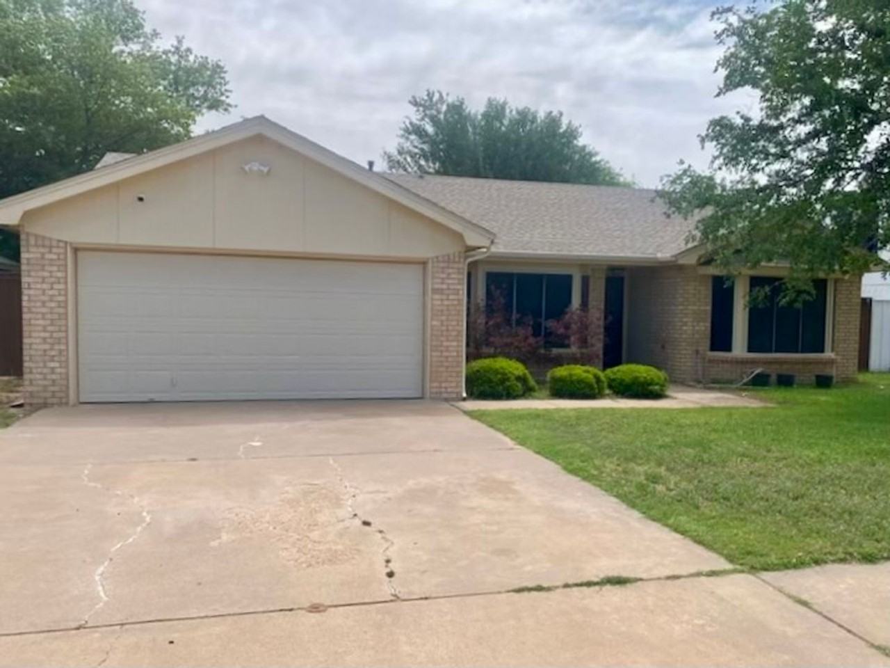 310 N Elkhart Ave - Photo 2 of 14