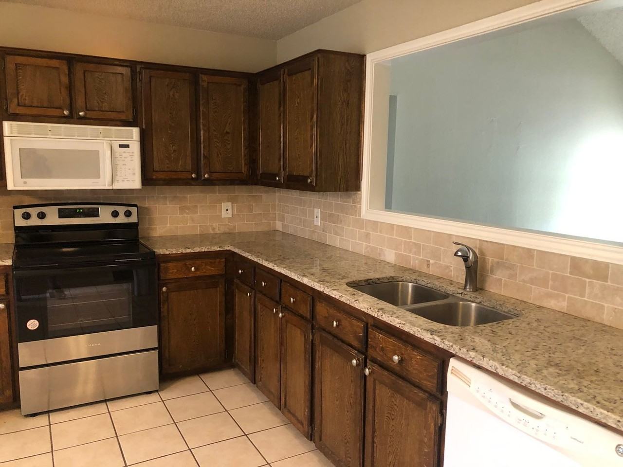 310 N Elkhart Ave - Photo 4 of 14