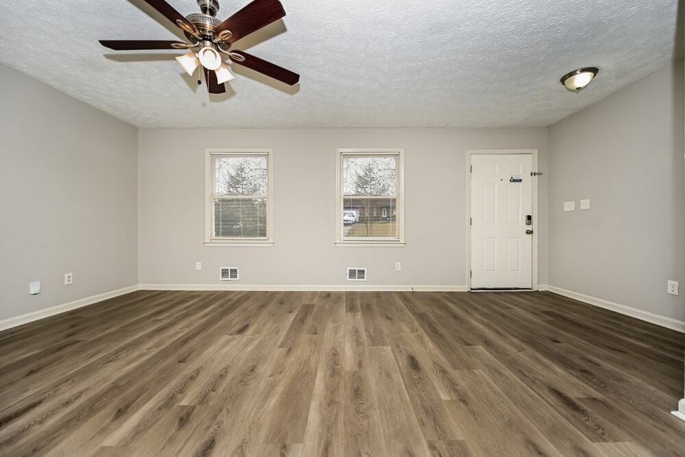 6183 Fieldcrest Dr - Photo 6 of 23