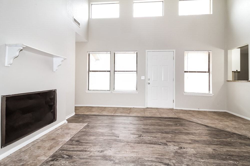 1905 Oakhurst Ave - Photo 4 of 16