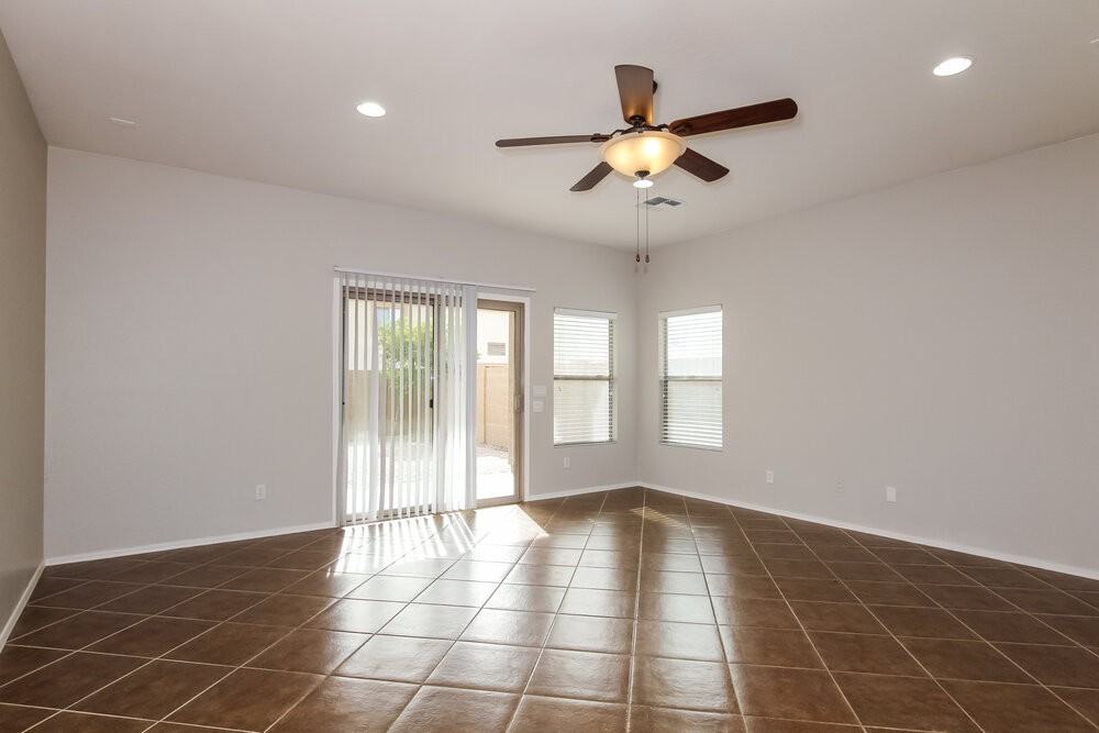 5217 W Shumway Farm Rd - Photo 2 of 15