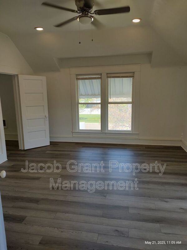 66 N Stout Ave - Photo 3 of 16