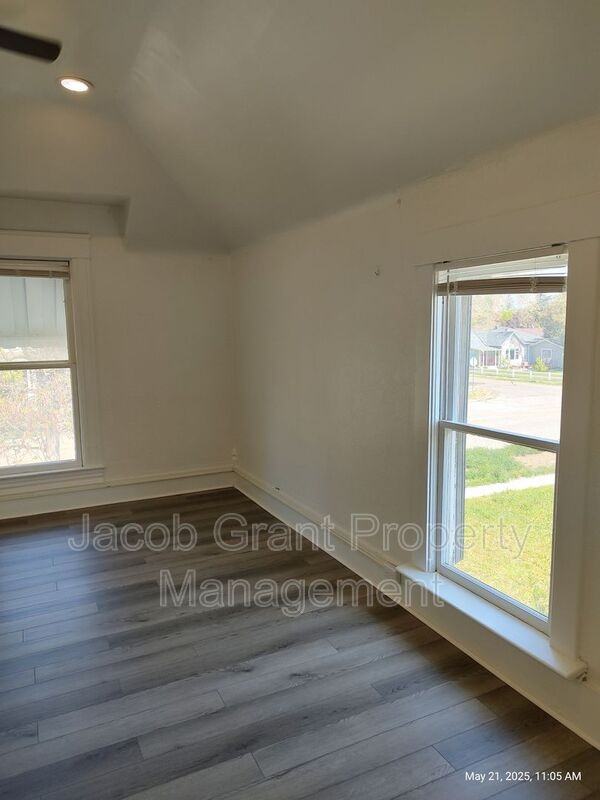 66 N Stout Ave - Photo 4 of 16