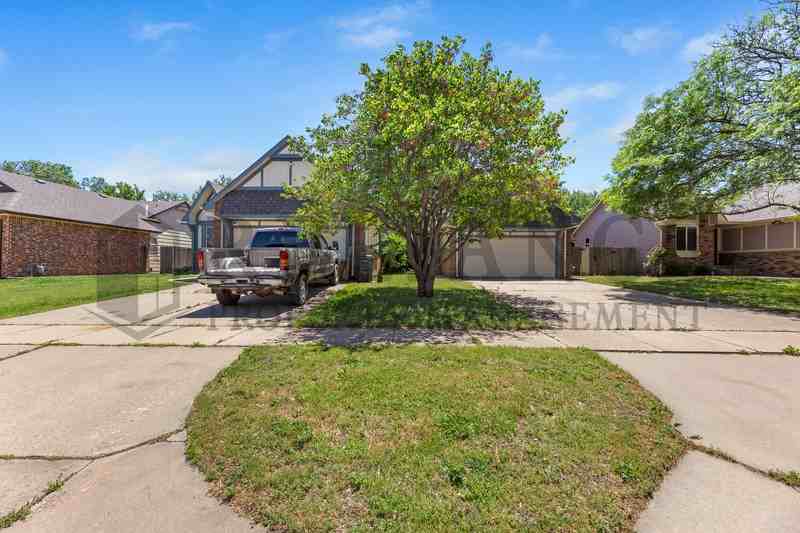 10527 W Texas St - Photo 2 of 22
