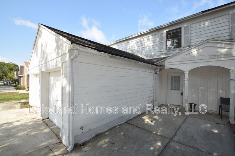 1821 Crystal Grove Dr - Photo 3 of 23