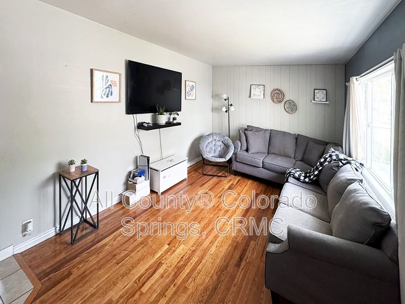 1021 Norwood Ave - Photo 3 of 19