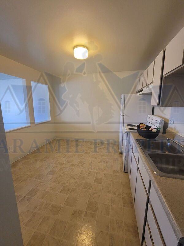 2310 E Garfield St #B5 - Photo 2 of 14