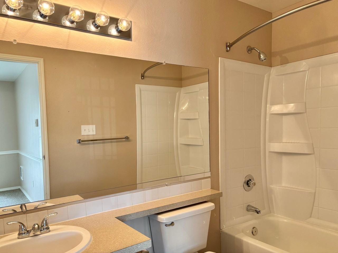 Overlook Pointe Apartments - Photo 5 of 50