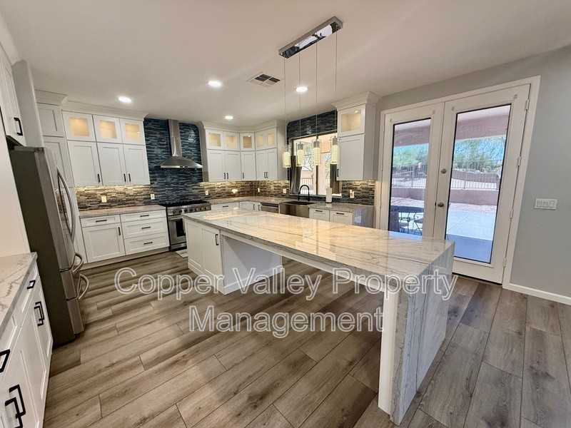 7461 W Honeysuckle Dr - Photo 2 of 22