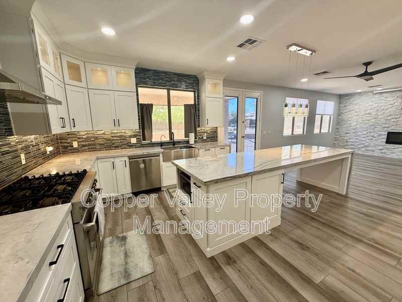 7461 W Honeysuckle Dr - Photo 3 of 22