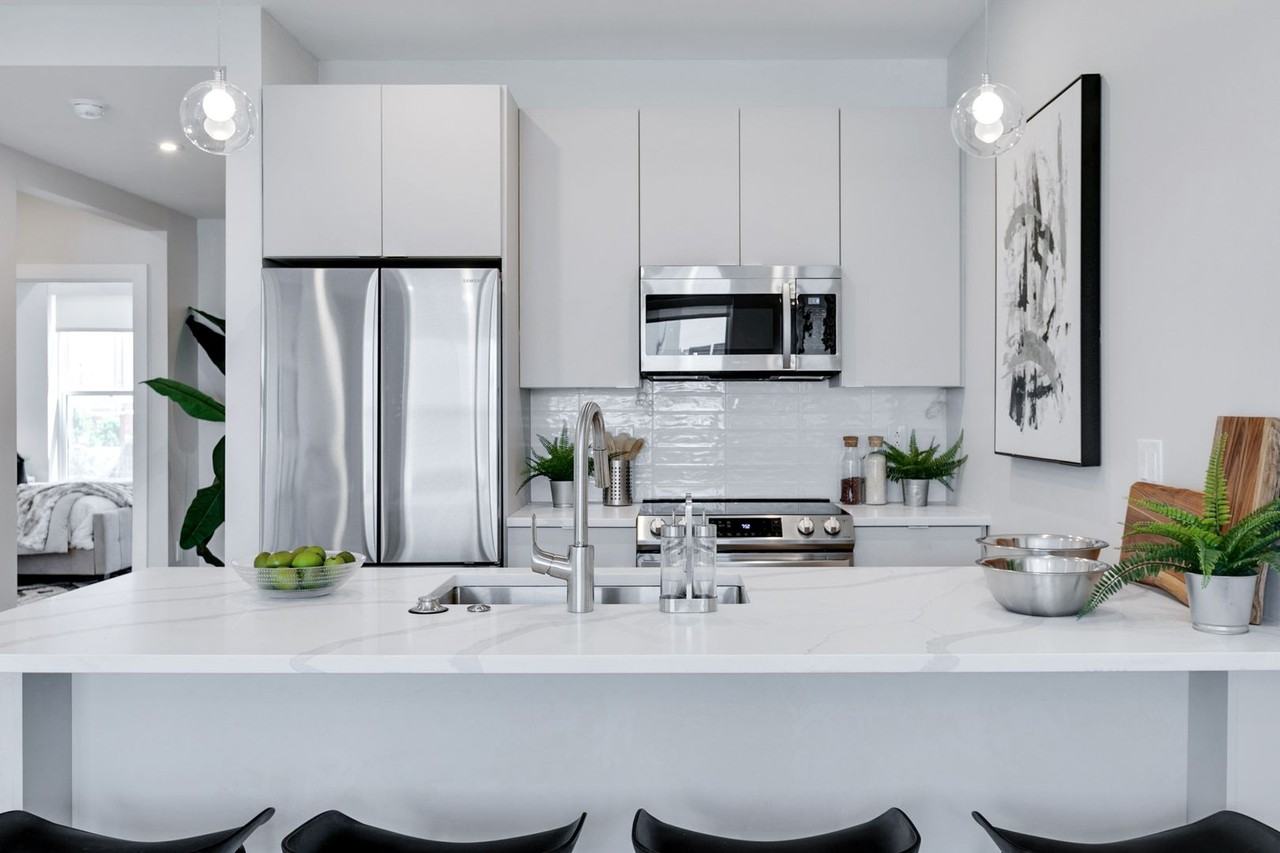 The Maven - Photo 2 of 45