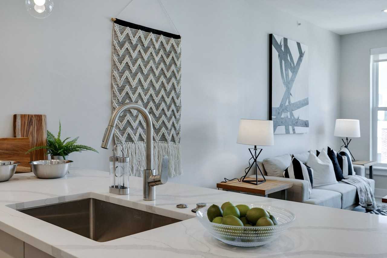 The Maven - Photo 4 of 45