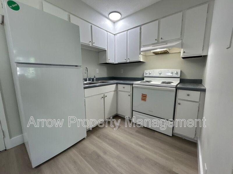 1010 N 16th St #A9 - Photo 3 of 9