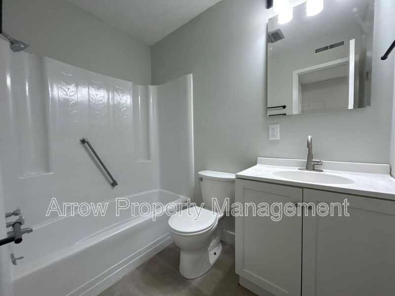 1010 N 16th St #A9 - Photo 5 of 9