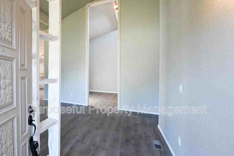 8224 Nw 87th St - Photo 6 of 31