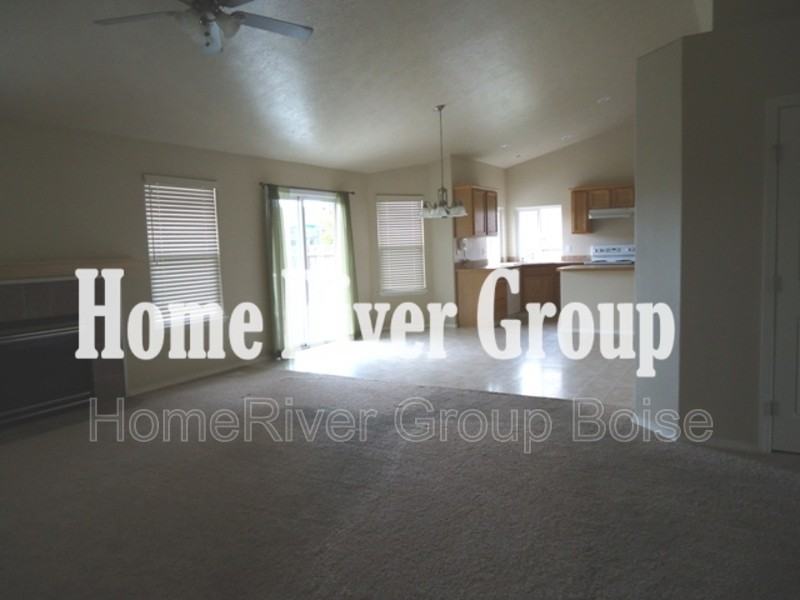 378 E Washakie St - Photo 6 of 18