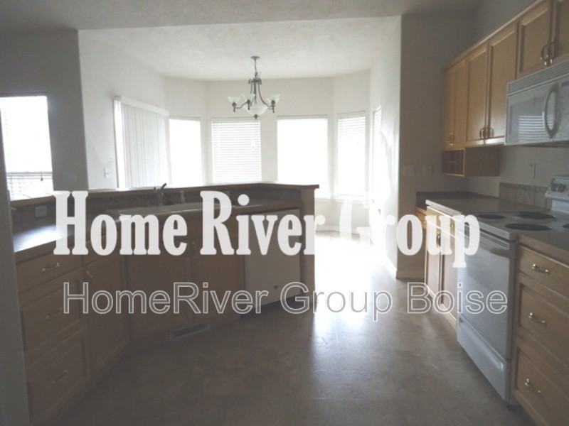 378 E Washakie St - Photo 2 of 18
