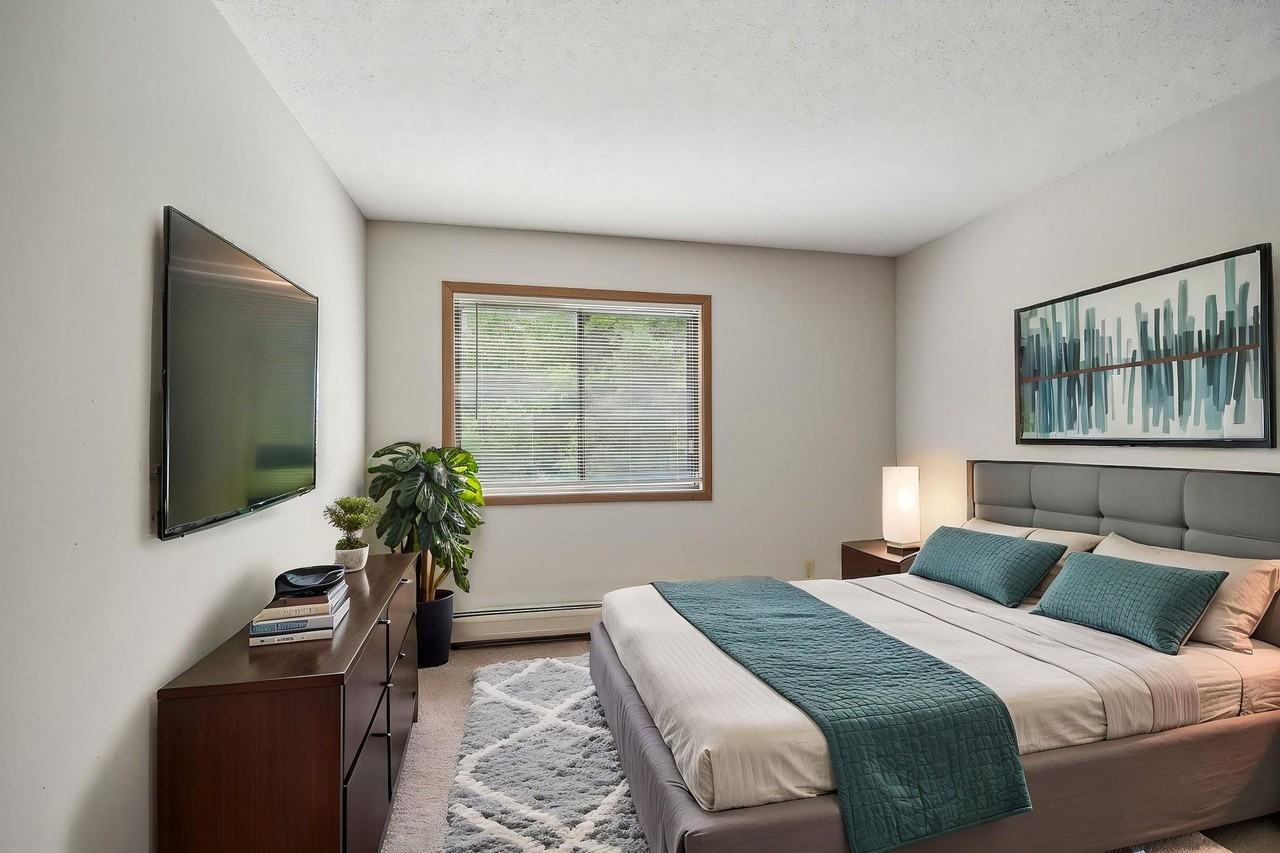 Cloverleaf Park Apartments - Photo 2 of 10