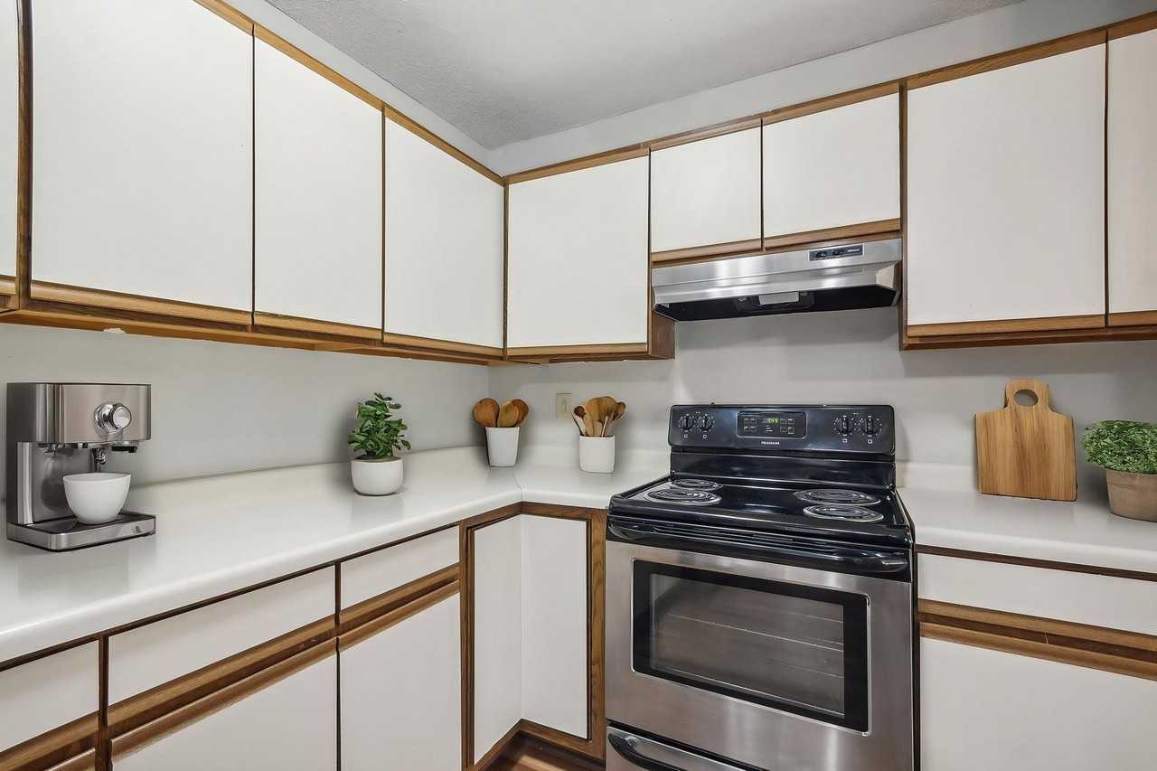 Cloverleaf Park Apartments - Photo 3 of 10