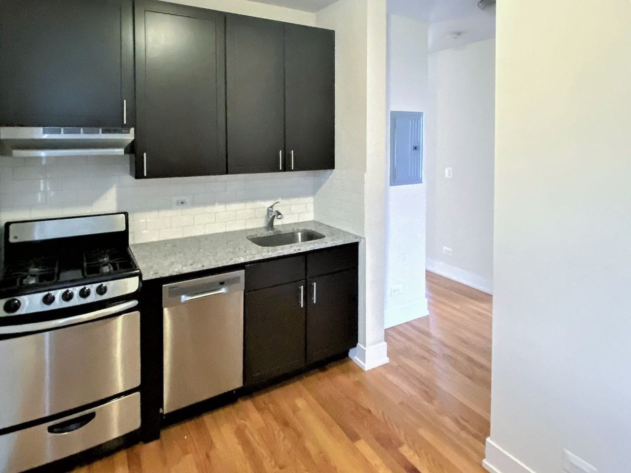 617-25 W. Melrose - Photo 7 of 26