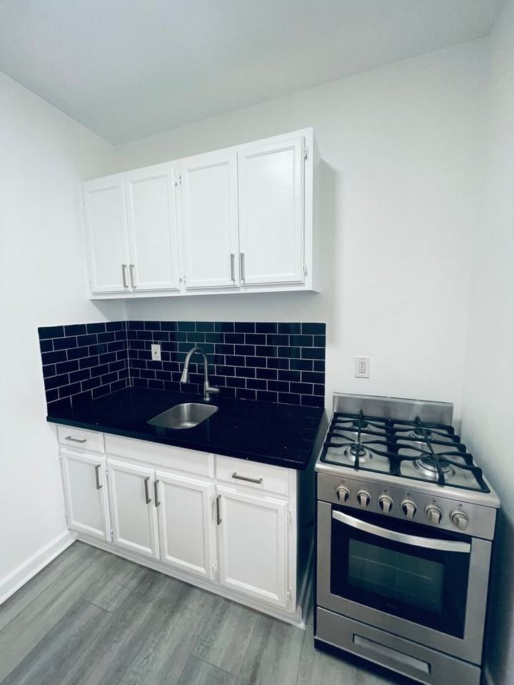 Gem Glendale - Photo 5 of 9