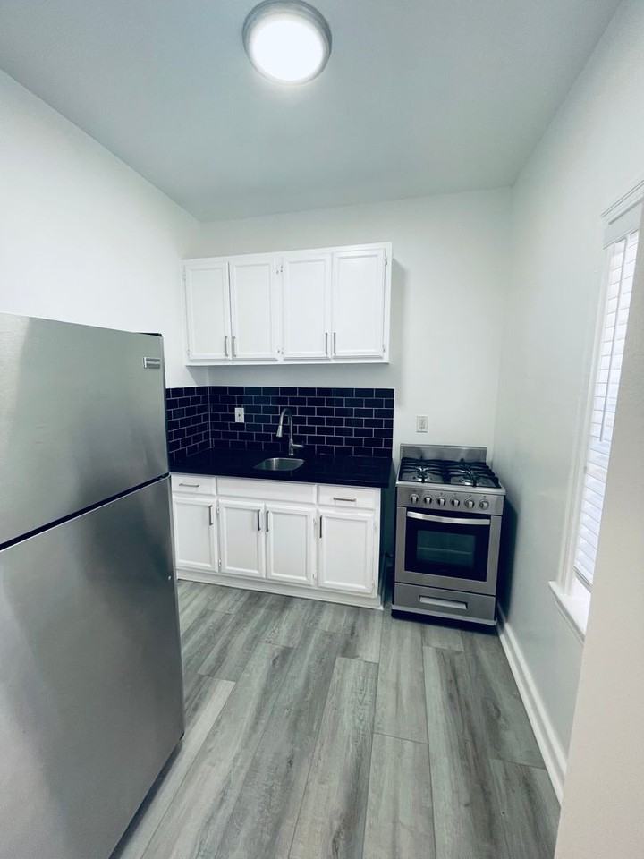 Gem Glendale - Photo 6 of 9