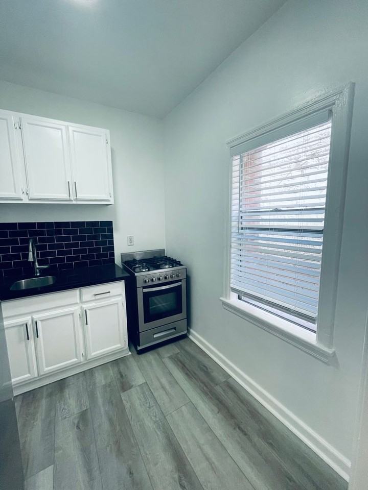 Gem Glendale - Photo 7 of 9