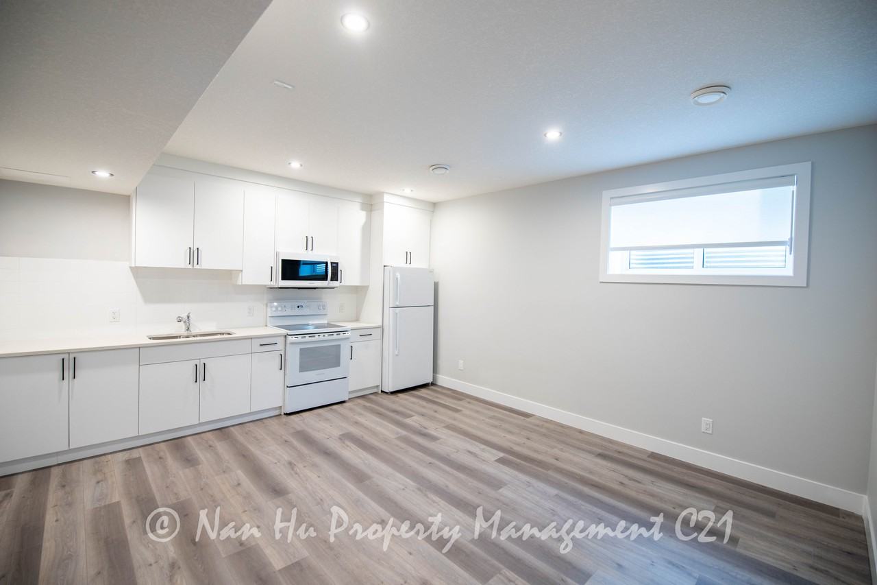 17340 9 Avenue Southwest - Photo 3 of 12