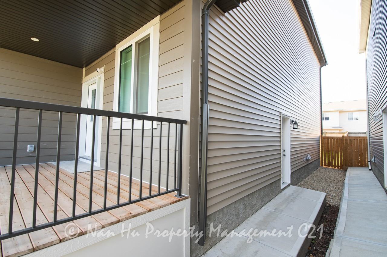 17340 9 Avenue Southwest - Photo 2 of 12