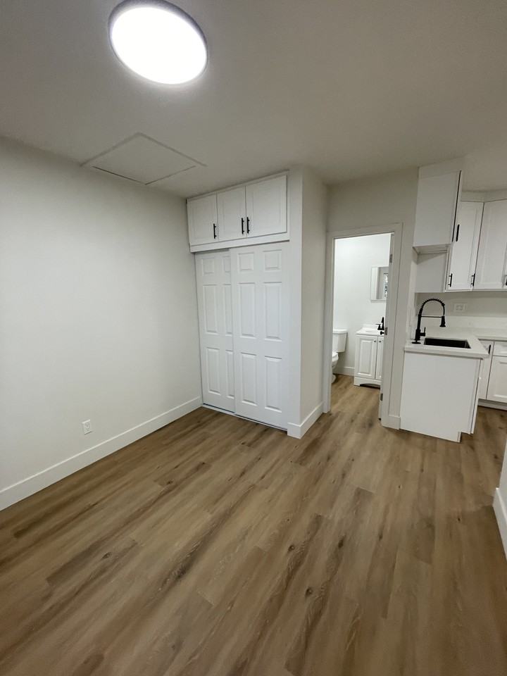 3707 Mayland Avenue - Photo 4 of 12
