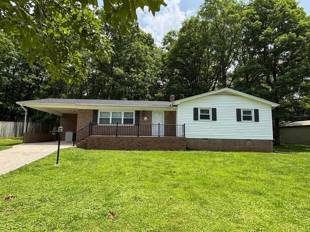 1517 Timberlane - Photo 2 of 12