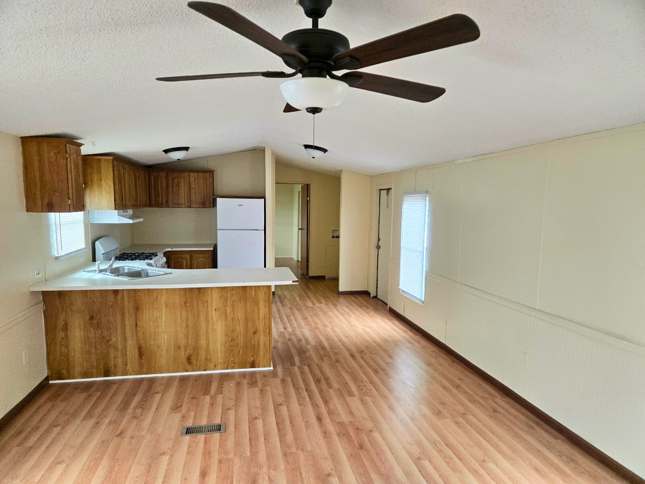 Cadillac Leisure - Photo 3 of 7