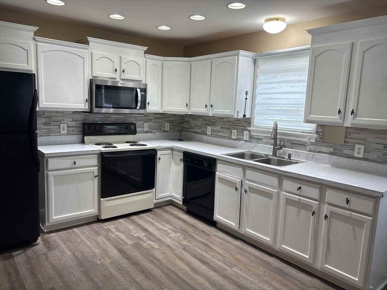 310 Thomas Armor Dr - Photo 3 of 26