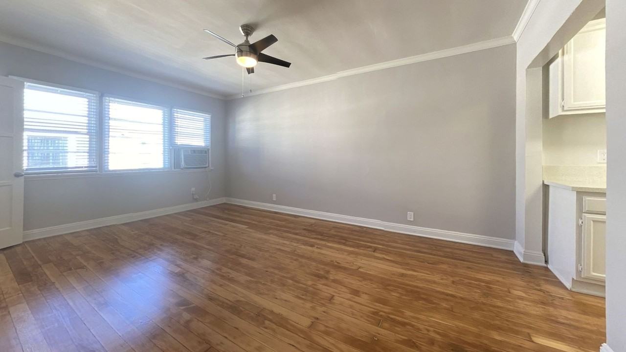 3605 W Adams Blvd #4 - Photo 2 of 8