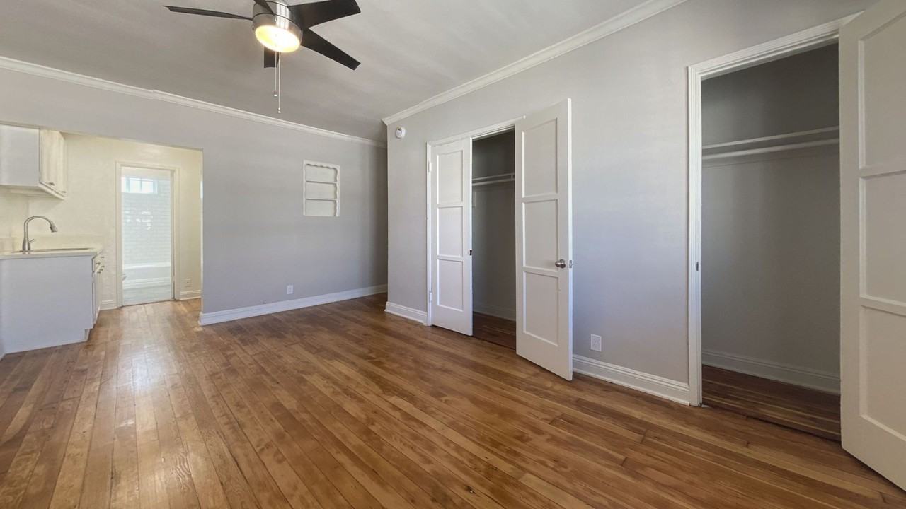3605 W Adams Blvd #4 - Photo 4 of 8