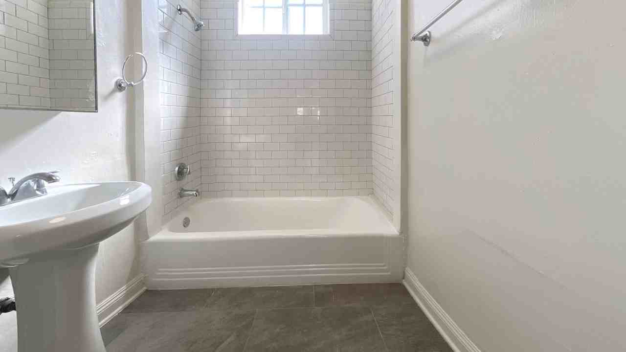 3605 W Adams Blvd #4 - Photo 7 of 8