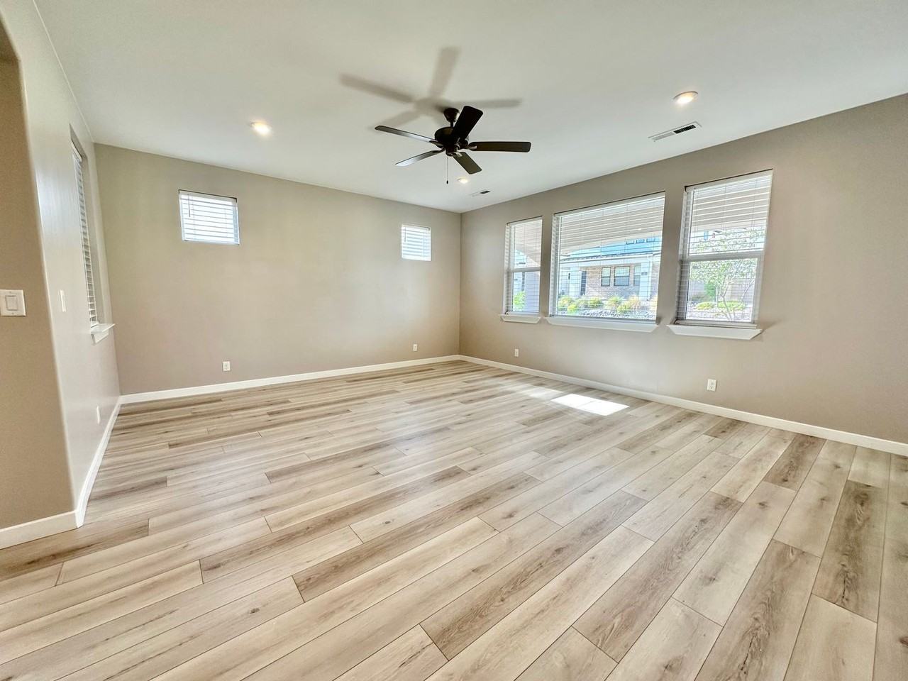 797 W Red Marble Ln - Photo 6 of 50