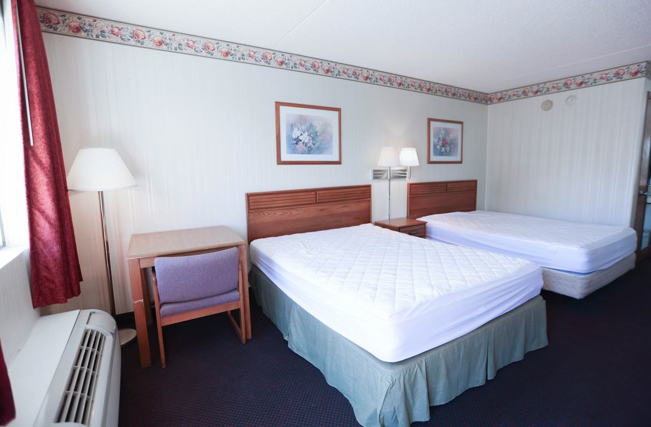 Express Inn - Photo 2 of 24