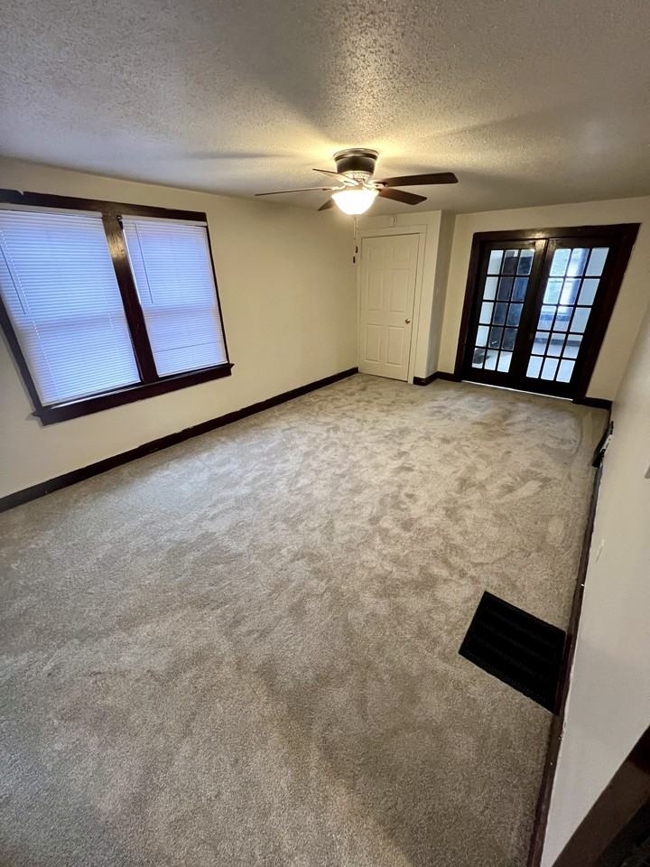 1410 Spy Run Avenue - Photo 3 of 10