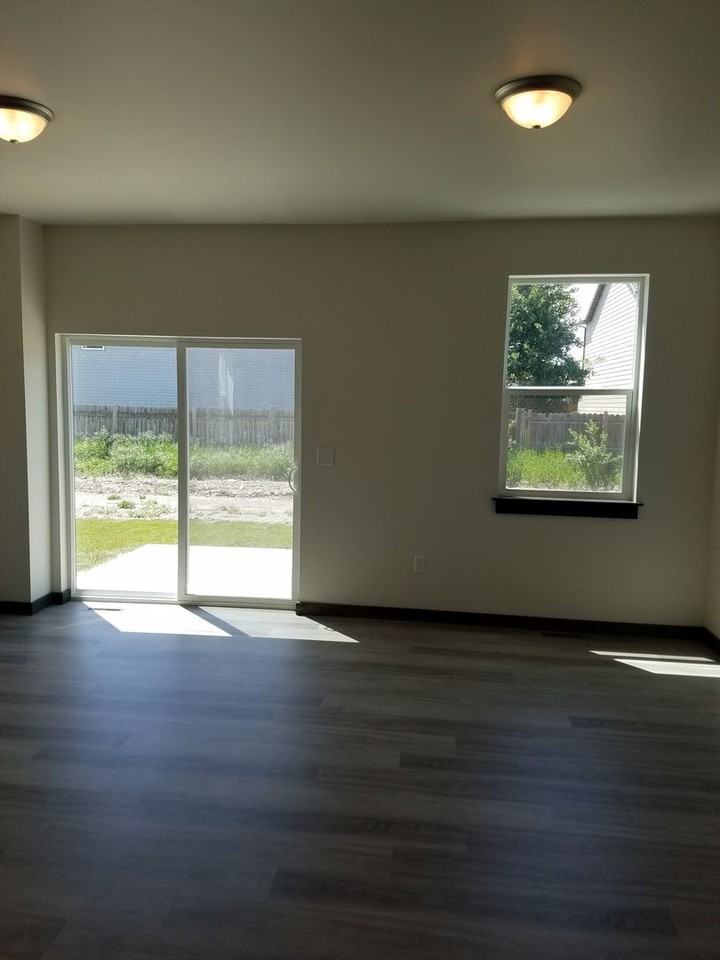 1514 Butler Creek Ave - Photo 2 of 11