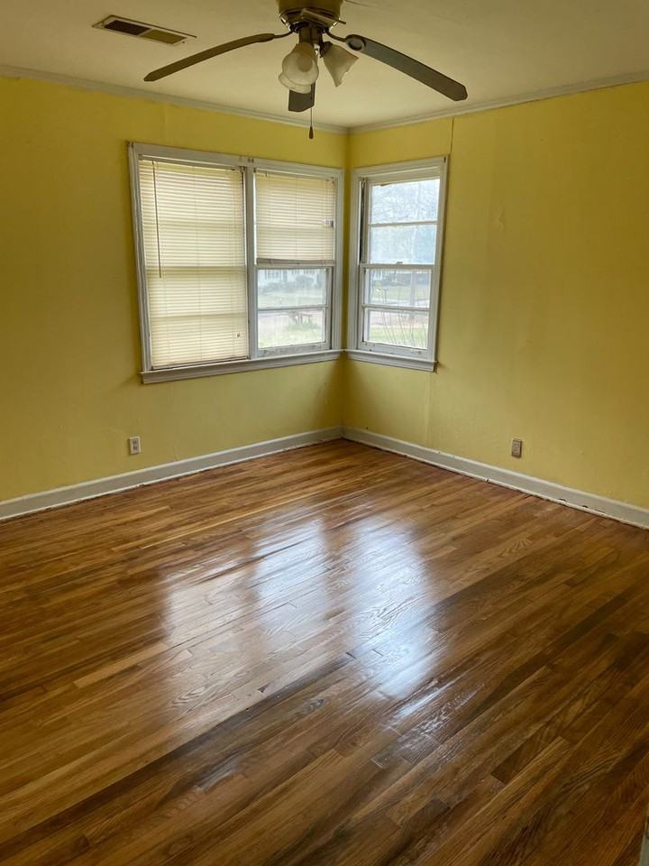 204 Norwood St - Photo 3 of 5