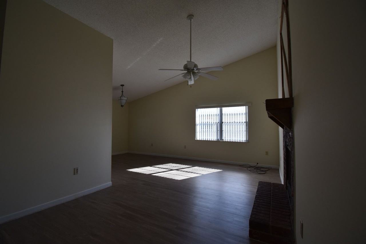 1039 Branchwood Dr - Photo 2 of 17