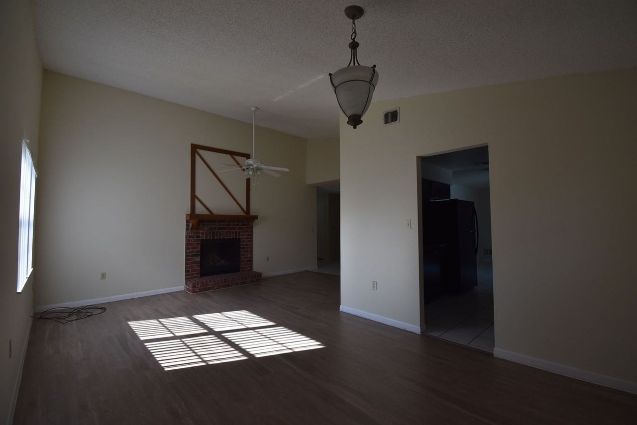 1039 Branchwood Dr - Photo 3 of 17