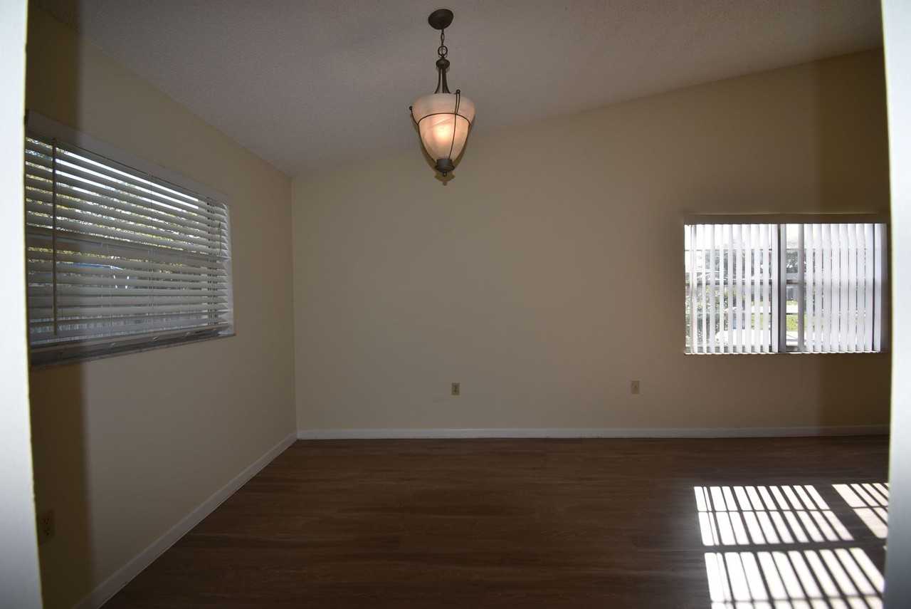 1039 Branchwood Dr - Photo 4 of 17